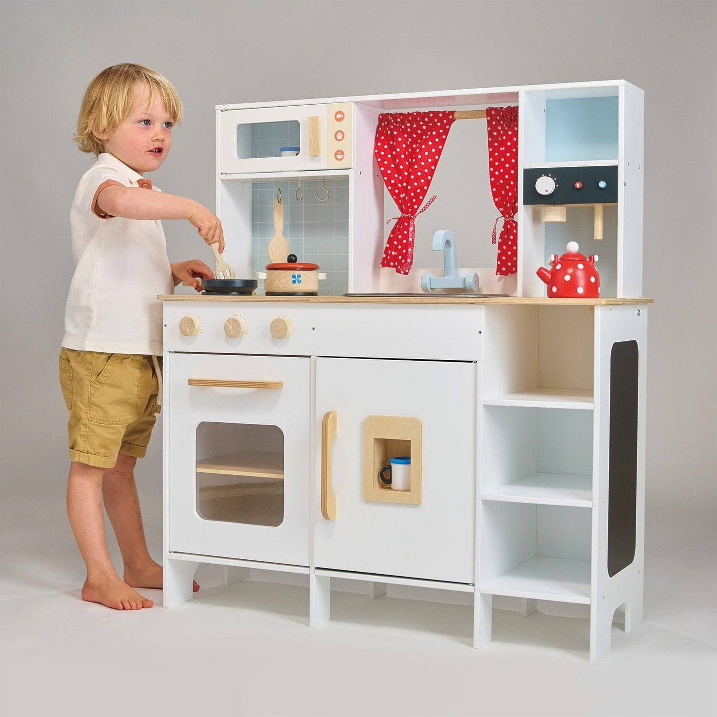 Play kitchen